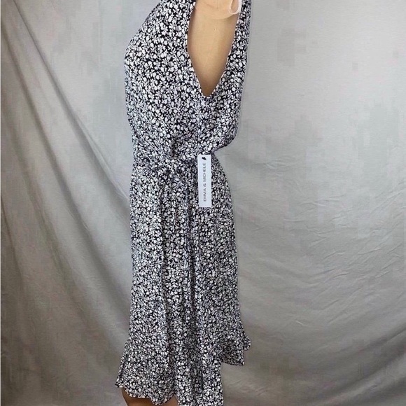 Dress - Picture 3 of 12